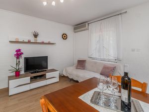 23732365-Ferienwohnung-4-Novi Vinodolski-300x225-2