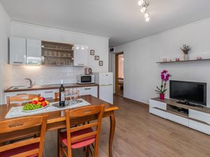 23732365-Ferienwohnung-4-Novi Vinodolski-300x225-3