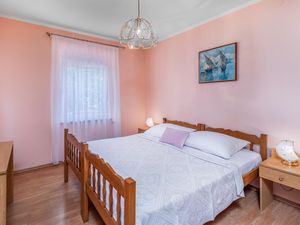 23732365-Ferienwohnung-4-Novi Vinodolski-300x225-5