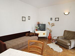 18322759-Ferienwohnung-4-Novi Vinodolski-300x225-1