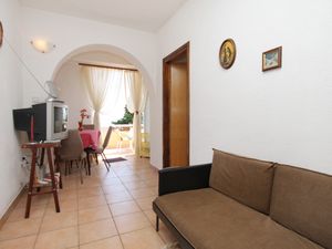 18323924-Ferienwohnung-4-Novi Vinodolski-300x225-2