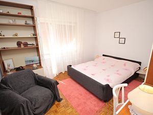 18323924-Ferienwohnung-4-Novi Vinodolski-300x225-5