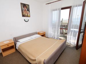 18323422-Ferienwohnung-4-Novi Vinodolski-300x225-3