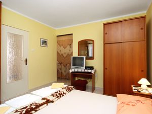 18321406-Ferienwohnung-2-Novi Vinodolski-300x225-5