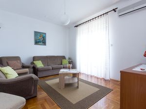 23931297-Ferienwohnung-7-Novi Vinodolski-300x225-1