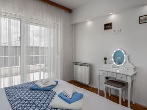 23737003-Ferienwohnung-4-Novi Vinodolski-300x225-4