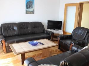 23279933-Ferienwohnung-8-Novi Vinodolski-300x225-5