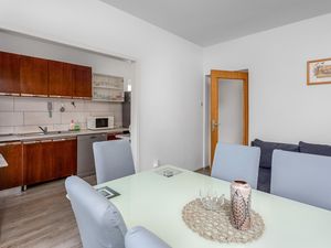 24003521-Ferienwohnung-8-Novi Vinodolski-300x225-4