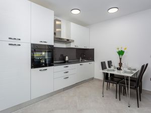 24004078-Ferienwohnung-4-Novi Vinodolski-300x225-3