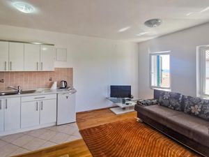 24044000-Ferienwohnung-2-Novi Vinodolski-300x225-3