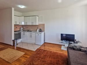 24044000-Ferienwohnung-2-Novi Vinodolski-300x225-4