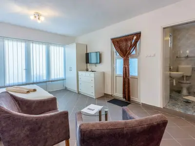 Ferienwohnung für 2 Personen (38 m²) in Novi Vinodolski 8/10