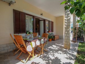 23349893-Ferienwohnung-4-Novigrad-300x225-1