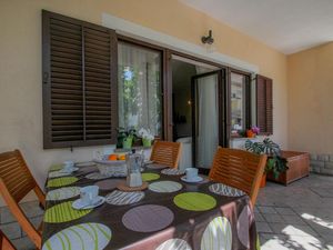 23349893-Ferienwohnung-4-Novigrad-300x225-5