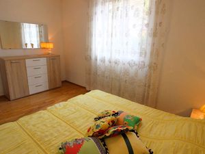 23778204-Ferienwohnung-4-Novigrad-300x225-4