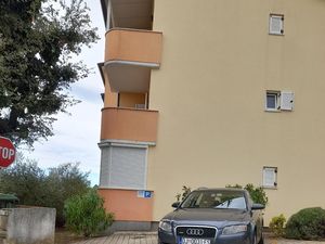 23561193-Ferienwohnung-4-Novigrad-300x225-4