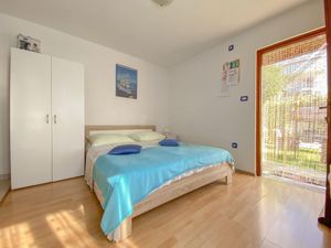 23294680-Ferienwohnung-2-Novigrad-300x225-3