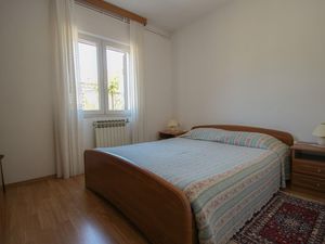 23294627-Ferienwohnung-4-Novigrad-300x225-2