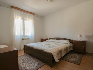 23294627-Ferienwohnung-4-Novigrad-300x225-3