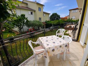 23279879-Ferienwohnung-2-Novigrad-300x225-4