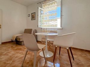 23294671-Ferienwohnung-3-Novigrad-300x225-4