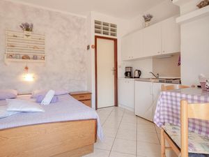 23393366-Ferienwohnung-2-Novigrad-300x225-4