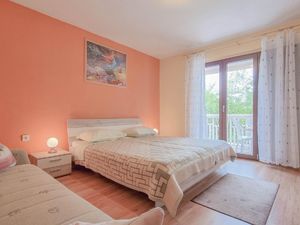 23297338-Ferienwohnung-5-Novigrad-300x225-5