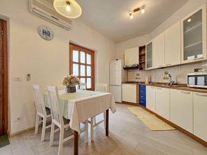 23297387-Ferienwohnung-5-Novigrad-300x225-4