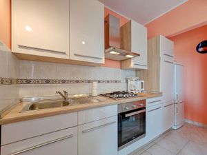 23664932-Ferienwohnung-2-Novigrad-300x225-4