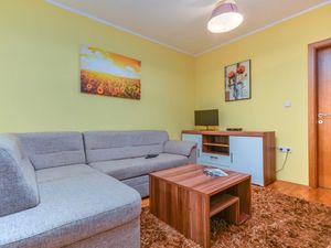 23982348-Ferienwohnung-3-Novigrad-300x225-1