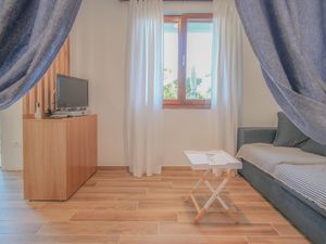 23300208-Ferienwohnung-3-Novigrad-300x225-4