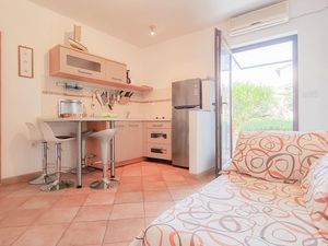 23301350-Ferienwohnung-4-Novigrad-300x225-2