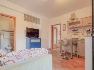 23301350-Ferienwohnung-4-Novigrad-300x225-3