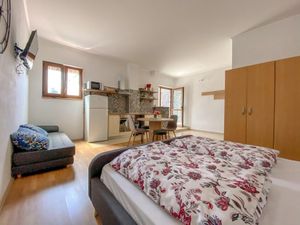 23297509-Ferienwohnung-2-Novigrad-300x225-4