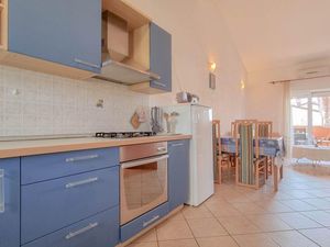 23297567-Ferienwohnung-3-Novigrad-300x225-5