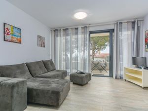 23982421-Ferienwohnung-4-Novigrad-300x225-1