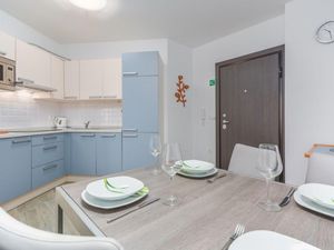 23982421-Ferienwohnung-4-Novigrad-300x225-3