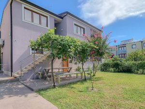 23297699-Ferienwohnung-2-Novigrad-300x225-0