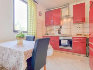 23297716-Ferienwohnung-3-Novigrad-300x225-4