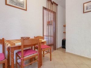 23297790-Ferienwohnung-2-Novigrad-300x225-4