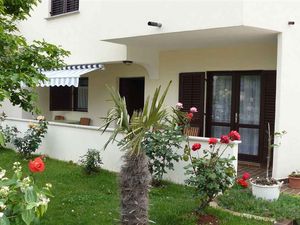 23769069-Ferienwohnung-4-Novigrad-300x225-1