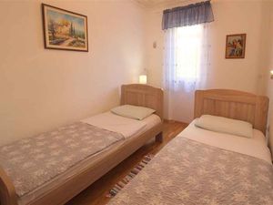 23769069-Ferienwohnung-4-Novigrad-300x225-5