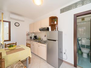 23939791-Ferienwohnung-2-Novigrad-300x225-3