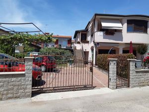 23917621-Ferienwohnung-4-Novigrad-300x225-2