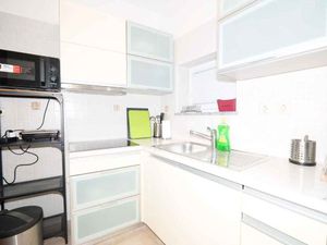 23908092-Ferienwohnung-6-Novigrad-300x225-5