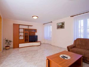 23775609-Ferienwohnung-4-Novigrad-300x225-4