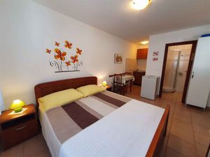 23776129-Ferienwohnung-2-Novigrad-300x225-3