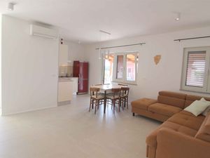 23777159-Ferienwohnung-5-Novigrad-300x225-4