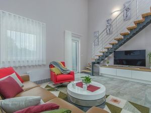 23279921-Ferienwohnung-4-Novigrad-300x225-4