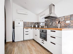 23011185-Ferienwohnung-3-Novigrad-300x225-4